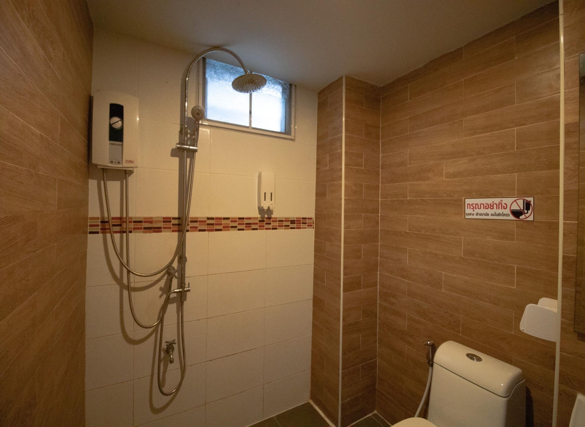 Kun Hotel Nakhonratchasima Exteriör bild